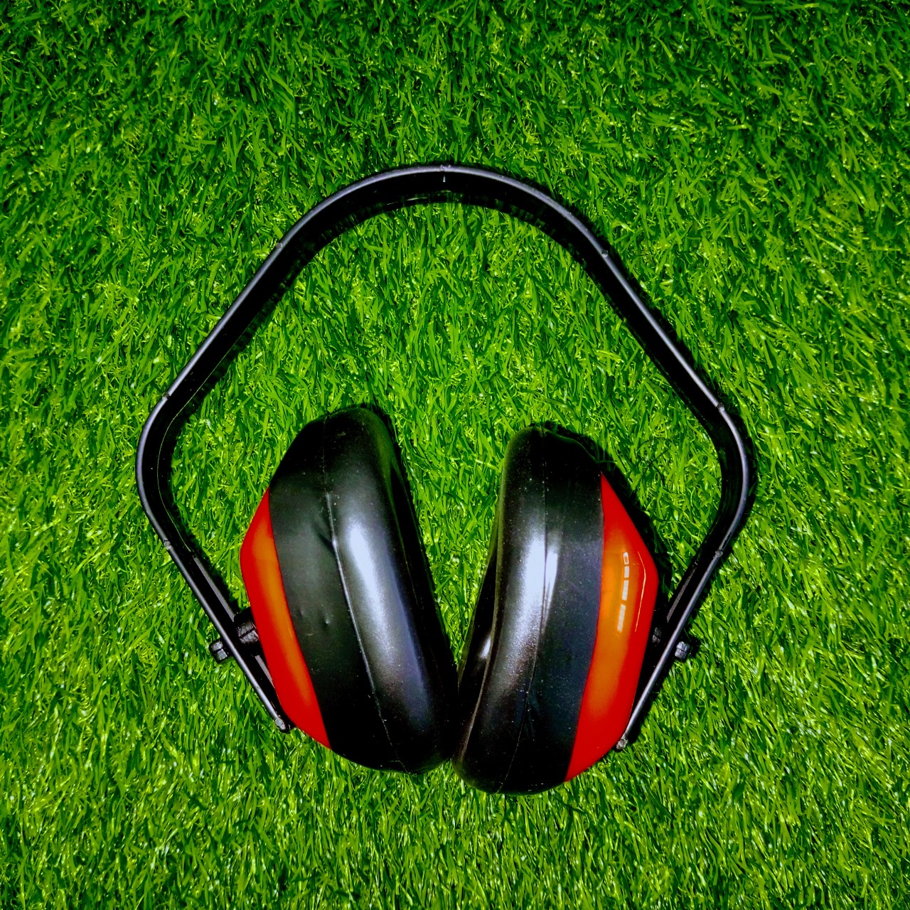 Light duty earmuff