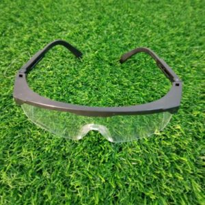 Clear safety goggle
